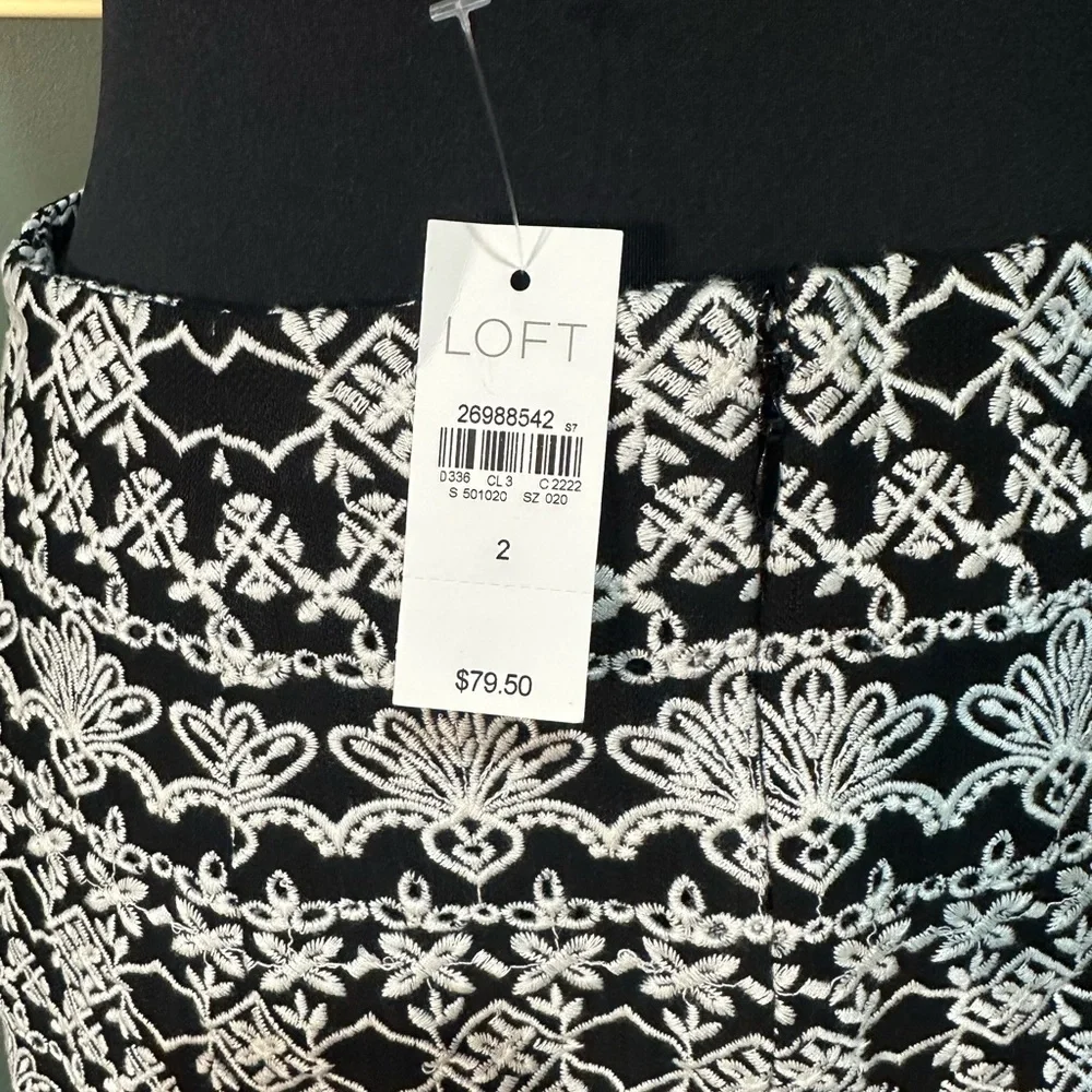 💕Loft NWT Black and White Embroidered Skirt Women’s Size 2